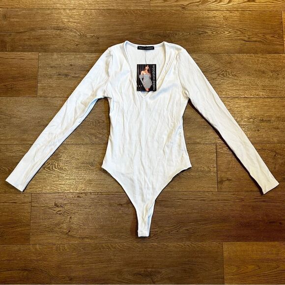naked wardrobe Tops - NWT Naked Wardrobe Ribbed Long Sleeve V-Neck Bodysuit White Size Large